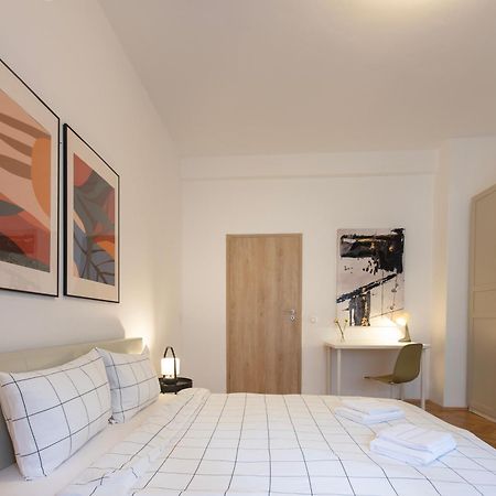Ultracentral Hong Kong 3 Bdrm Apartment Бухарест Екстер'єр фото