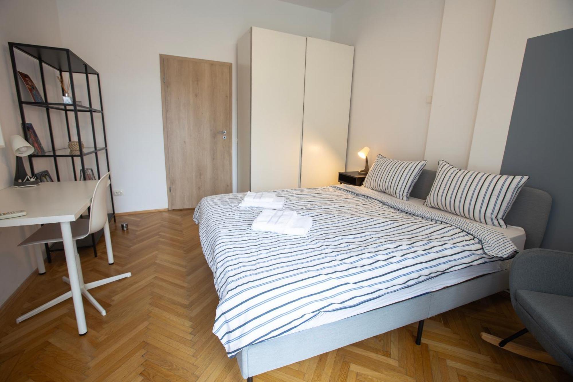 Ultracentral Hong Kong 3 Bdrm Apartment Бухарест Екстер'єр фото