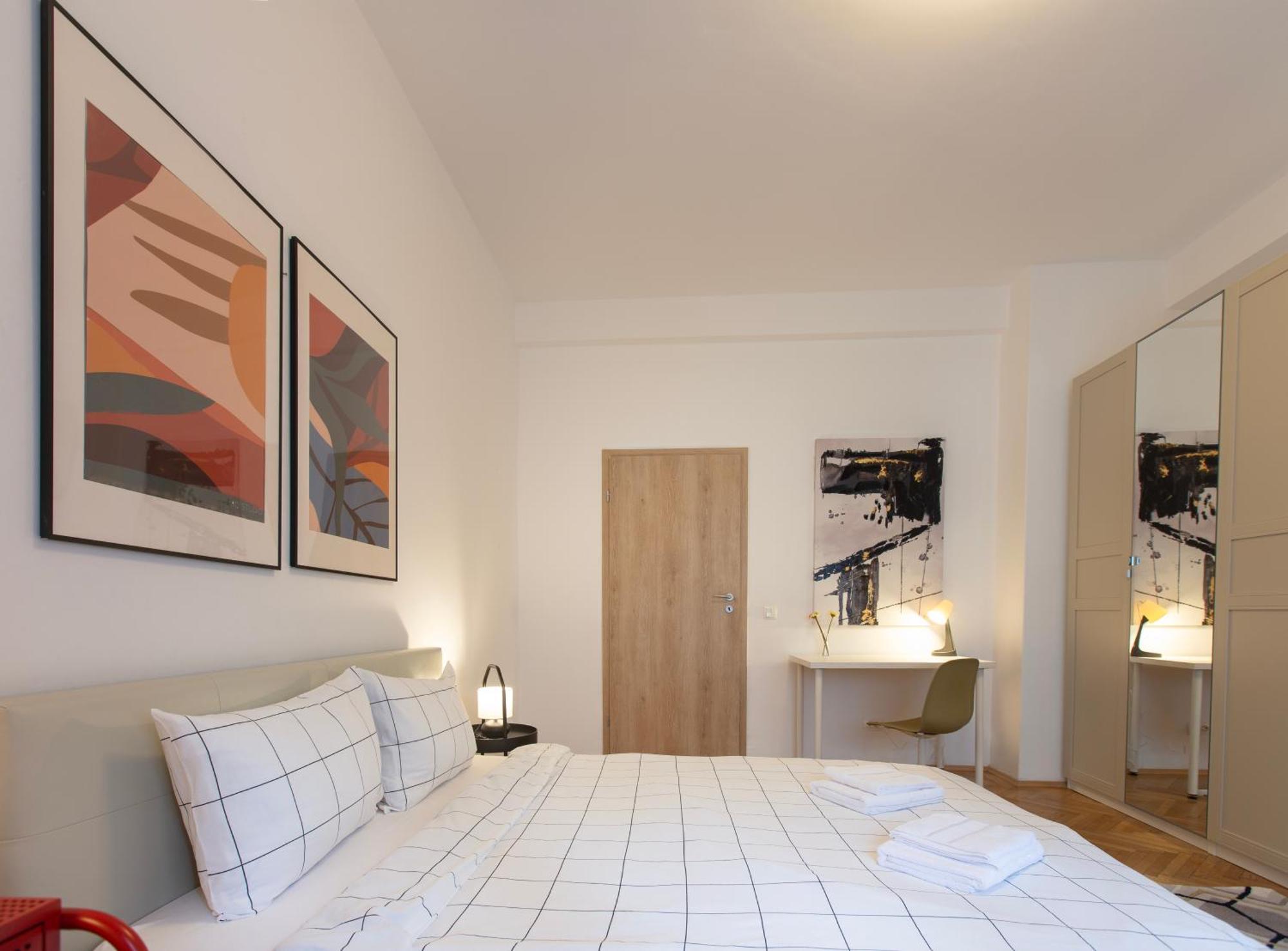 Ultracentral Hong Kong 3 Bdrm Apartment Бухарест Екстер'єр фото