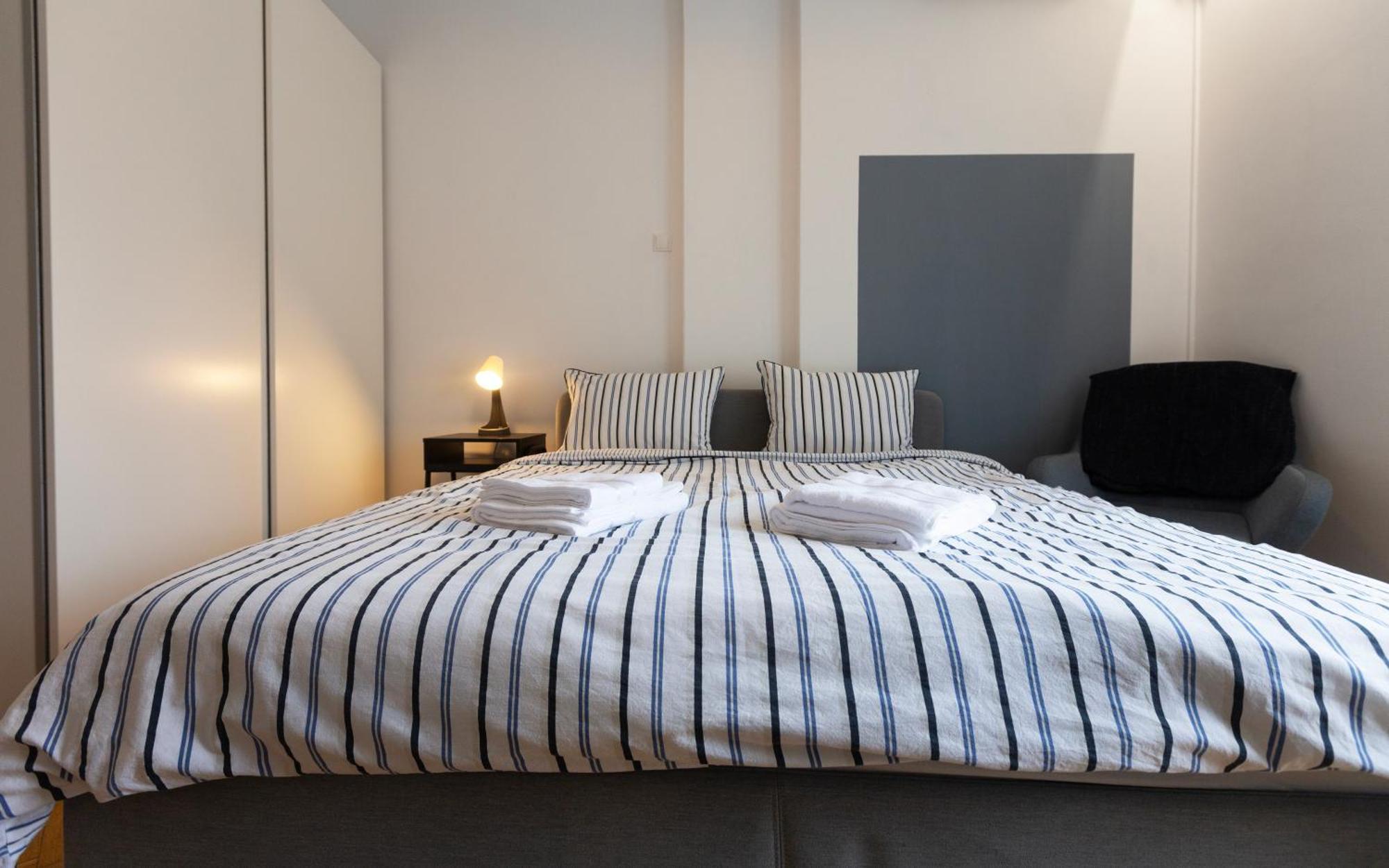 Ultracentral Hong Kong 3 Bdrm Apartment Бухарест Екстер'єр фото