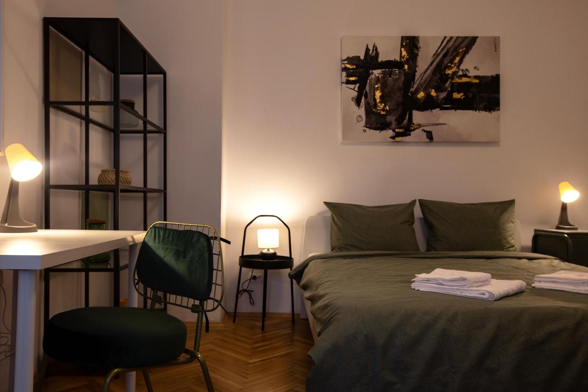 Ultracentral Hong Kong 3 Bdrm Apartment Бухарест Екстер'єр фото