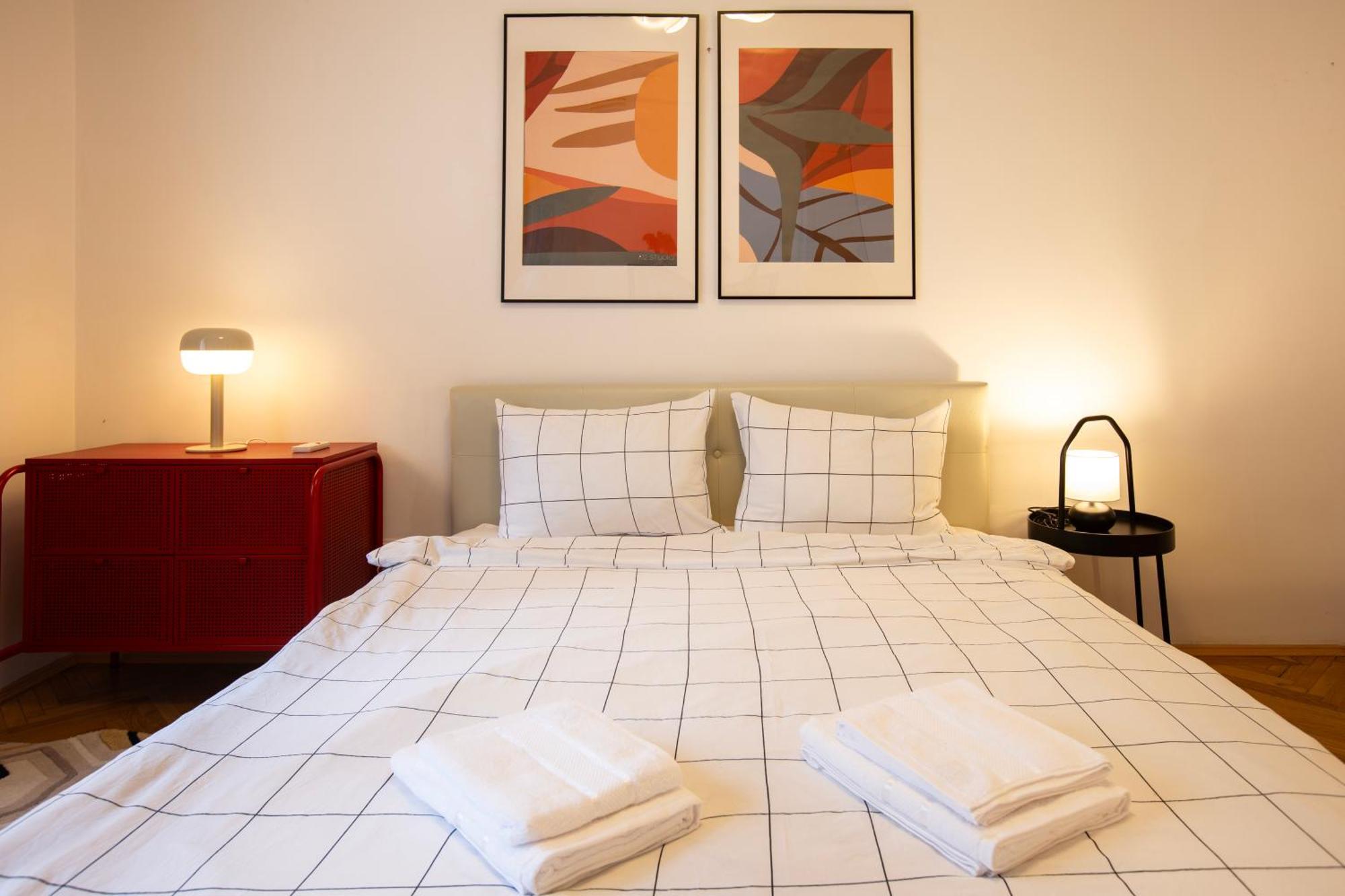Ultracentral Hong Kong 3 Bdrm Apartment Бухарест Екстер'єр фото