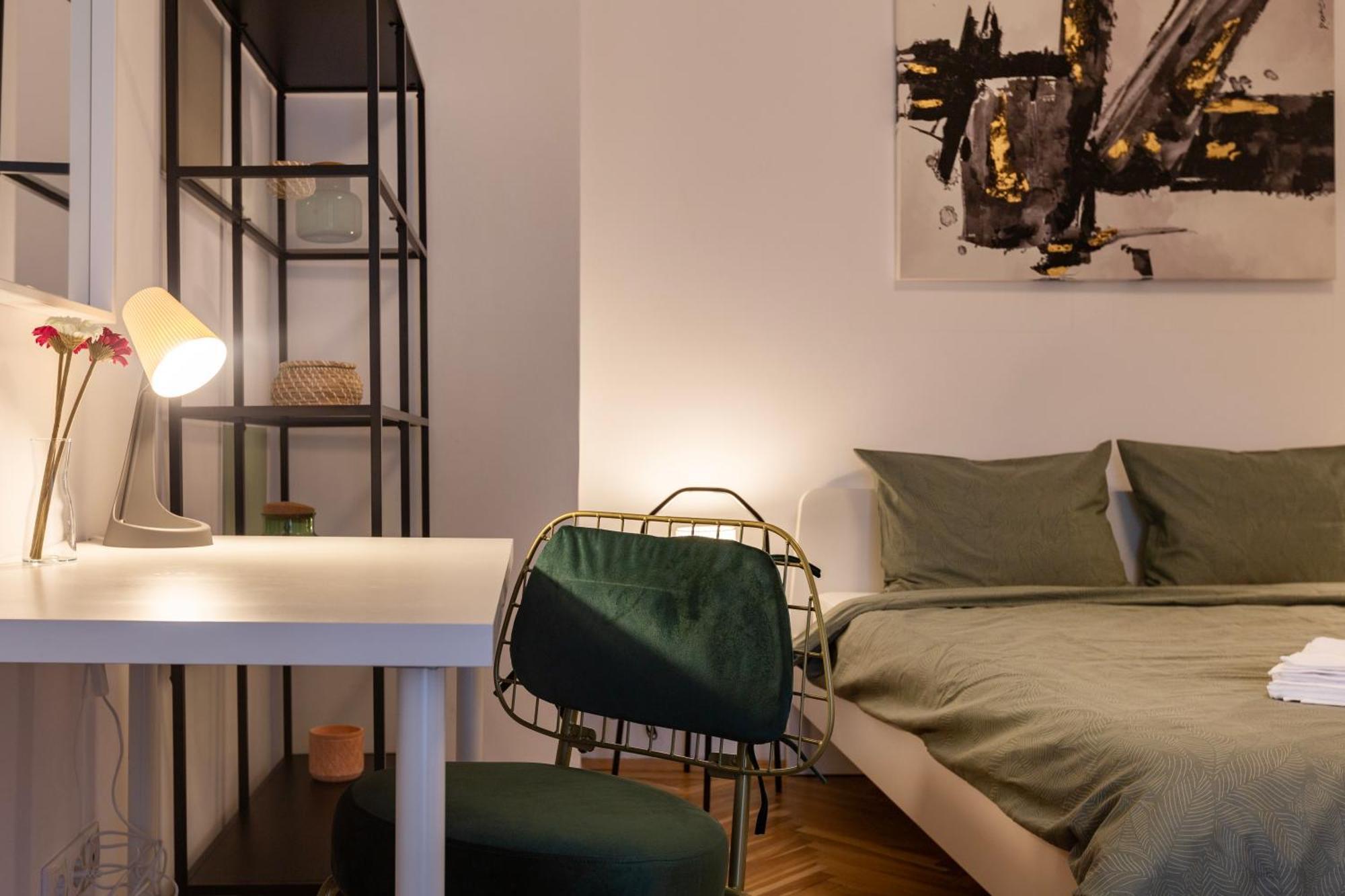 Ultracentral Hong Kong 3 Bdrm Apartment Бухарест Екстер'єр фото